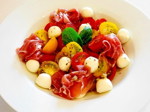 ミニトマトとチーズと生ハムで作る!カプレーゼ